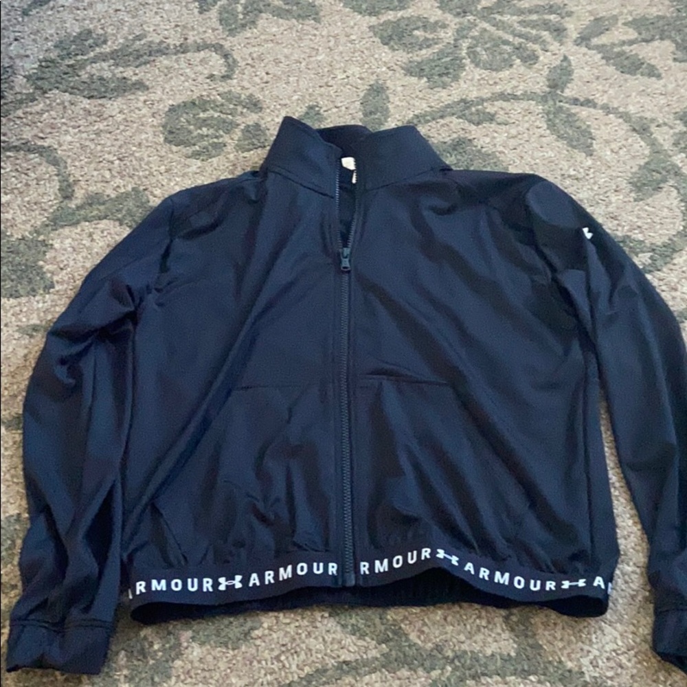 under armor zip up/ looks bigger than an xs